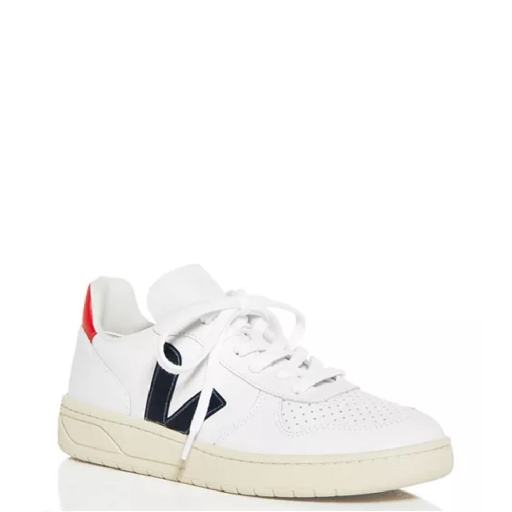 Veja V-10 women’s sneakers - tennis shoes- excellent condition, size 8